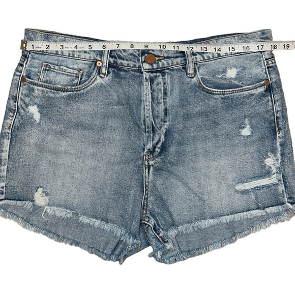 {Blank NYC Denim Button Up Distressed Cut Off Shorts Size 32} - Picture 9 of 12